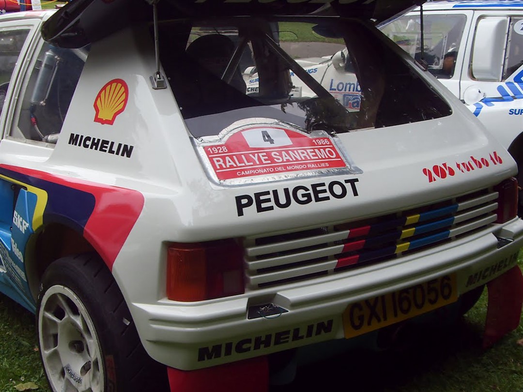 Posteriore_Peugeot_205_T16_T05 (1)