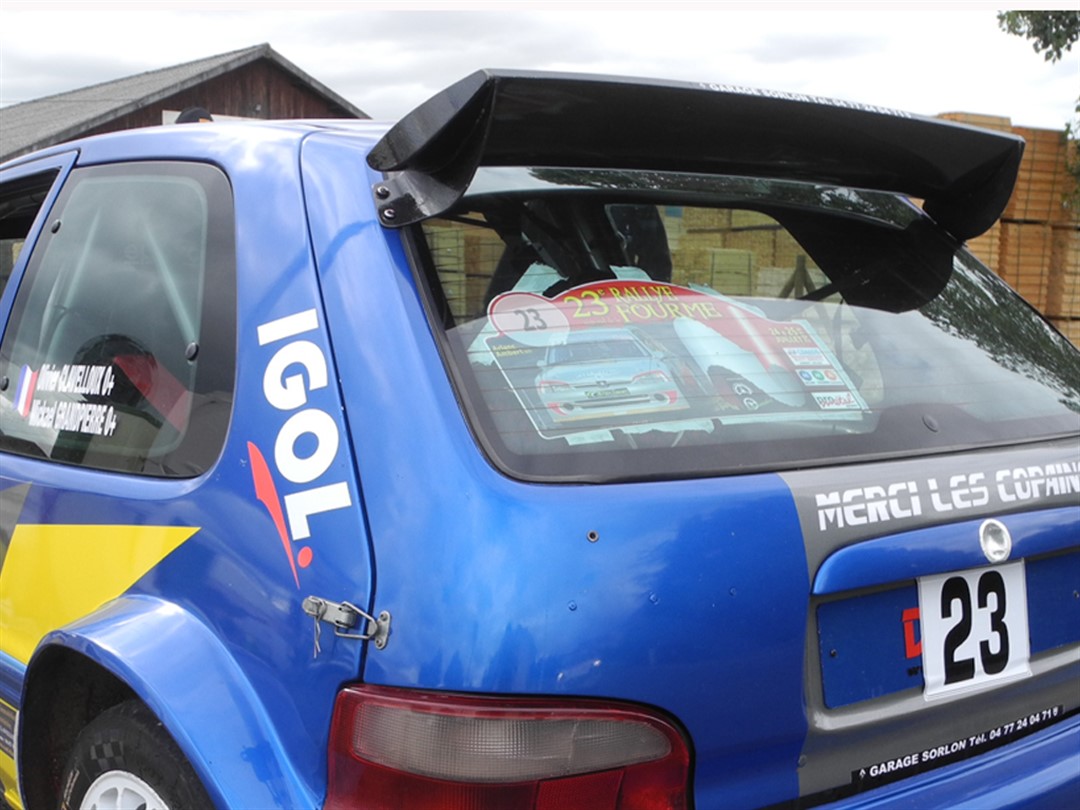 E561_spoiler_post_saxo_montato